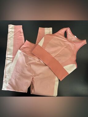 lululemon athletica Pink & Cream Colorblock Sports Bra and Leggings